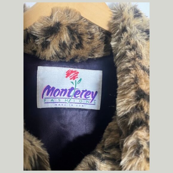 Vintage Leopard Print Faux Fur Coat • Retro 60s Style • Oversized Button - Picture 6 of 8